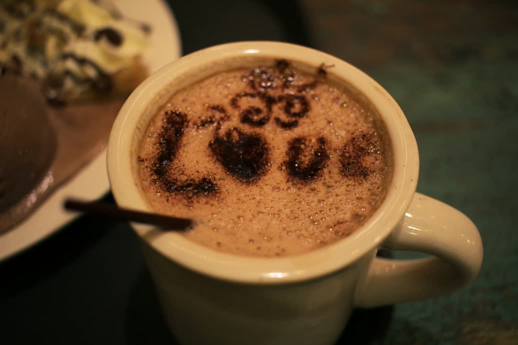 A close-up of a beautifully crafted latte art in a ceramic mug.